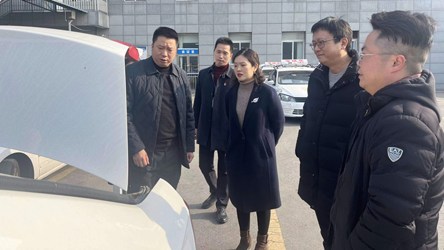 图三：：：集团党委委员、、副总经理贺维维督导绵实股份安全工作
