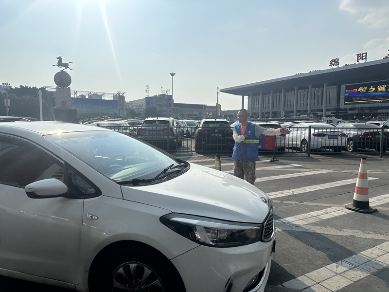 1火车站停车场沟通交通 1火车站停车场沟通交通